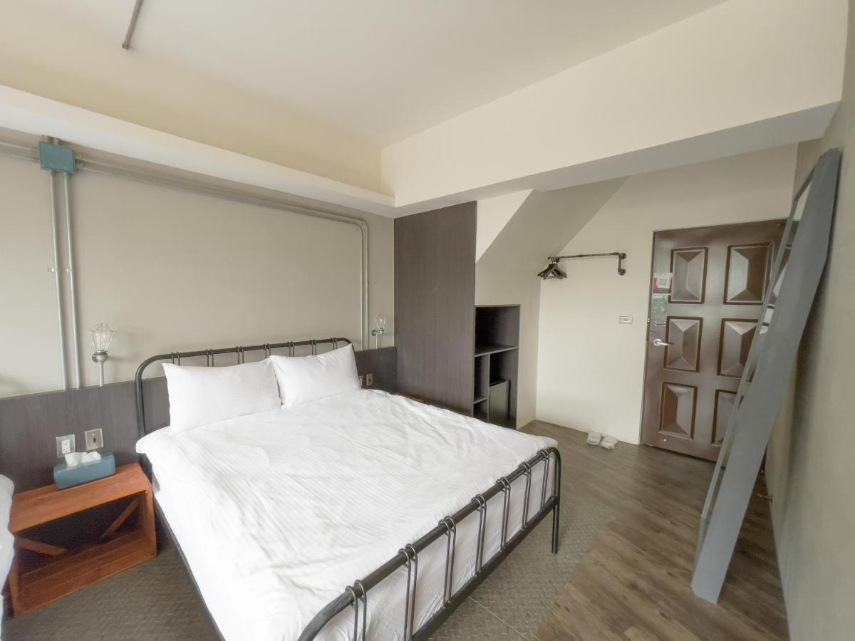 Tra旅宿 Apartment Taichung Bagian luar foto